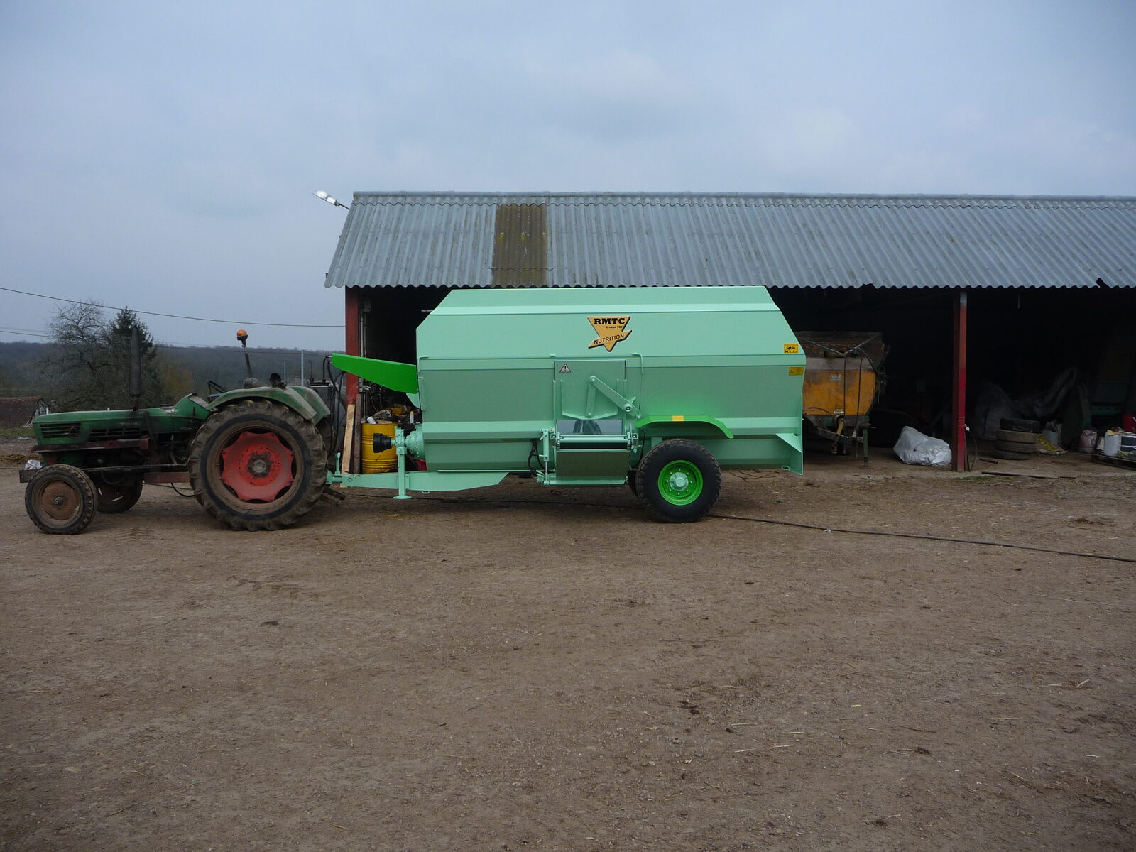 Machine agricole 28