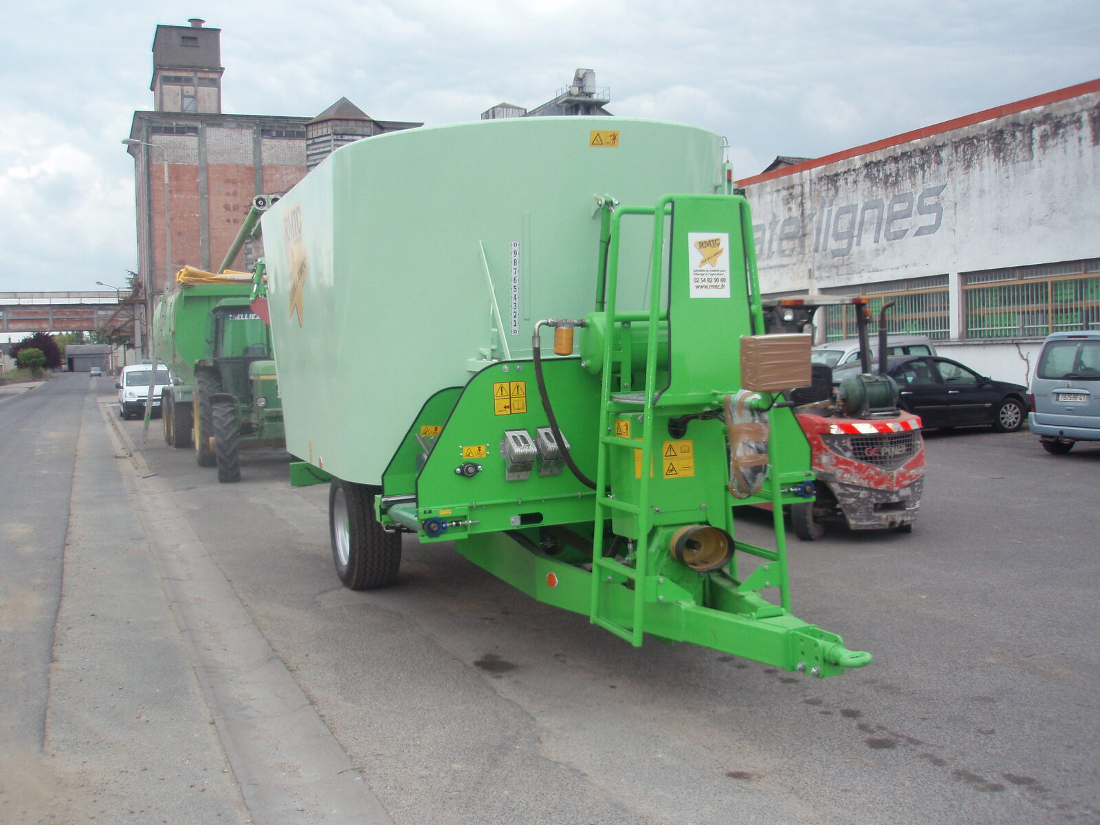 Machine agricole 32